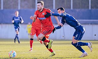 SCP-Stürmer Robert Leipertz, der sich hier gegen VfL-Verteidiger Erhan Masovic durchsetzt, hatte Paderborn früh in Führung gebracht. - Besim Mazhiqi
