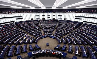 Anders als bei Bundestagswahlen können auch deutsche Kleinstparteien mit niedrigem einstelligem Wahlergebnis ins EU-Parlament einziehen. - Jean-Francois Badias/AP/dpa