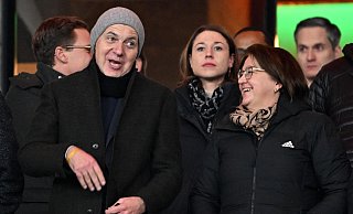 DFB-Präsident Bernd Neuendorf und DFB-Generalsekretärin Heike Ullrich schauten sich das Spiel in Berlin an. - Federico Gambarini/dpa