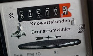 Viele Stromkunden in der Grundversorgung müssen ab Januar weniger bezahlen. Grund sind vor allem gesunkene Beschaffungskosten. (Symbolbild) - Henning Kaiser/dpa