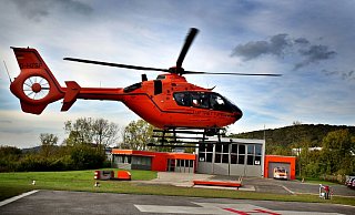 Der Rettungshubschrauber wurde für die schwer verletzte junge Frau angefordert. - Sarah Jonek (Symbolbild)