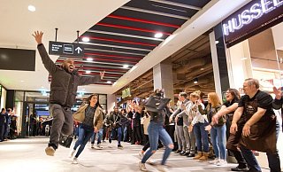 Ob Bielefeld Osnabrück Kundschaft abjagt? Die Chancen stehen offenbar gut - nicht zuletzt dank des Shoppingcenters Loom. Zur Eröffnung (Foto) kamen Gäste aus ganz NRW. - Oliver Krato (Archiv)