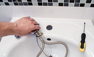 Ob Handwerker, Dienstleister oder Behördenmitarbeiter - prüfen Sie immer genau, wer in Ihre Wohnung will. - Symbolfoto/pixabay