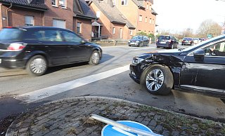 Drei Autos sind am Montagnachmittag vor der Unterführung Quellental zusammengestoßen. Verletzt wurde niemand. - Ulf Hanke