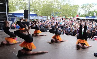 Zuschauerattraktion: Die Gruppe Modern Dance des MTV Bad Oeynhausen begeisterte mit ihrem Auftritt beim Bürgerfest 2019 viele Besucher. auch diese Gruppe darf derzeit nicht trainieren. - Heidi Froreich