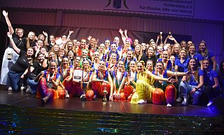 Die drei besten Gruppen des „Showtime-Wettbewerbs" sind die Delbrücker Gruppe Shiwa, die Sälzer Tanzgarde und die Showtanzgruppe Rösenbeck. - Brigitta Wieskotten