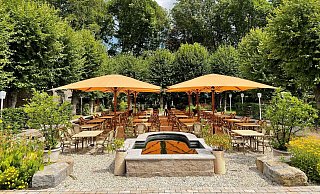Ein erster Blick in den Biergarten von hey.fratelli an der B61 in Gütersloh. - hey.fratelli