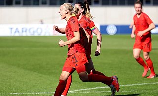Pernille Harder und ihre Kolleginnen jubeln. - Ulrich Wagner/dpa