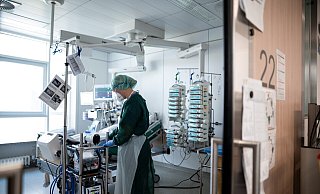 Auch für OWL erwarten Mediziner in den nächsten Wochen wieder vollere Intensivstationen.  - picture alliance/dpa