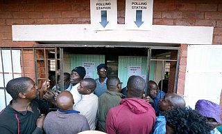 Wahllokal in Harare. - Tsvangirayi Mukwazhi/AP/dpa