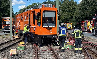 Auf der Linie 4 der Bielefelder Stadtbahn ist am Montagvormittag ein Schienenschleifwagen entgleist. - Jörg Dieckmann