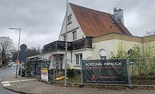 Achtung, Abbruch: Das gilt für die seit sechs Jahren leerstehende, ehemalige Bielefelder Gaststätte Anavarza. - Ivonne Michel