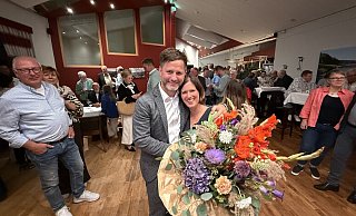 Tino Wenkel wird neuer Bürgermeister in Beverungen - an seiner Seite: Partnerin Vanessa Valentin. - Nicole Fischer Tino Wenkel wird neuer Bürgermeister in Beverungen - an seiner Seite: Partnerin Vanessa Valentin. - Nicole Fischer