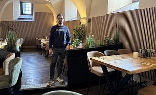 Cafer Tansoy betreibt seit 2008 das Ritmo in Höxter. 2013 zog er in den Ratskeller. Nun hat er investiert und die Akustik deutlich verbessert. - Nicole Fischer