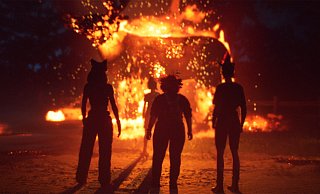 Die Clique um Swann, Autumn, Nora und Kat steht vor den Flammen der Vergangenheit – ein symbolträchtiger Moment in „Lost Records: Bloom & Rage, Tape 2“. - Don’t Nod