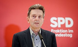 Rolf Mützenich: «Wir werden das im März abgeschlossen haben.». - Foto: Kay Nietfeld/dpa