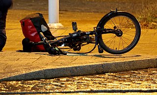 Die Gütersloherin war im Februar mit dem Fahrrad auf der Friedrichstraße nahe Dreiecksplatz gestürzt und hatte sich am Ellenbogen verletzt. Ein Knochen platzte ab, eine Operation war nötig. - picture alliance/dpa