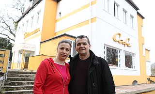 Die Sielterrassen haben neue Eigentümer. Das Ehepaar Nertila Atia und Vasil Hommel hat das geschichtsträchtige Ausflugslokal gekauft. - Jörg Stuke