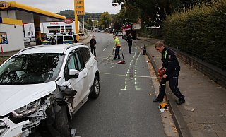 Der PKW erlitt bei dem Zusammenstoß mit dem Gegenverkehr einen Totalschaden. - Felix Schwien