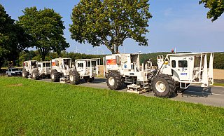 Bei Messungen in OWL waren die Vibro-Trucks im vergangenen Jahr etwa hier bei Willebadessen unterwegs - jetzt kommen sie nach Paderborn und Salzkotten. - Geologischer Dienst NRW