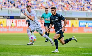 Paderborns Florent Muslija kam für die Nationalmannschaft des Kosovo im Spiel gegen die Schweiz zum Einsatz. - Besim Mazhiqi