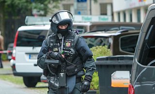 In den frühen Morgenstunden des Dienstags hat es in Paderborn zwei Zugriffe durch SEK-Beamte gegeben. - (Themenbild) Andreas Zobe