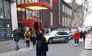 In der Sparkassen-Filiale an der Stresemannstraße hat es eine Auseinandersetzung gegeben. - Nicole Bentrup