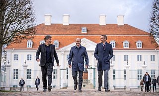 Robert Habeck, Olaf Scholz und Christian Lindner (v.l.) nach der Klausurtagung des Bundeskabinetts auf Schloss Meseberg. - Michael Kappeler/dpa