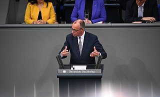 Ohne Reformen und Sparen geht es auch mit dem Milliarden-Paket nicht, meint Merz. - Bernd von Jutrczenka/dpa Ohne Reformen und Sparen geht es auch mit dem Milliarden-Paket nicht, meint Merz. - Bernd von Jutrczenka/dpa