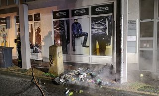 Diese Mülleimer brannten. - Feuerwehr Herford