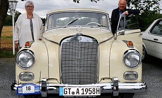Philipp und Annette Stratmann aus Rheda-Wiedenbrück nahmen erstmals an einer Oldtimer-Ausfahrt teil. - Robert Becker