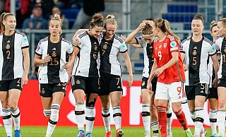 Die DFB-Frauen setzten sich mit 5:1 gegen Wales durch. - Uwe Anspach/dpa