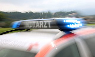 Ein Motorradfahrer wurde in der Nacht zu Freitag schwer verletzt. - picture alliance / dpa