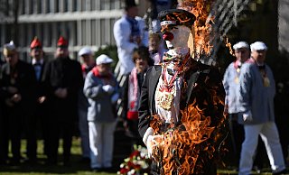 In Düsseldorf stand der Hoppeditz in Flammen. - Federico Gambarini/dpa