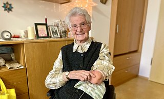 Dora Micke feiert am 11. Januar ihren 100. Geburtstag. Häkeln ist nach wie vor ihr Hobby. - Carola Drabon