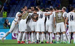 Feierstimmung in Rom: Italien ist mit einem klaren Sieg gegen die Türkei in die EM gestartet. - Ettore Ferrari/EPA Pool/AP/dpa