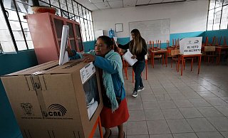 Inmitten eines Amtsenthebungsverfahrens gegen ihn hatte Präsident Lasso im Mai das Parlament aufgelöst. Für den Zeit der Legislaturperiode bis 2025 müssen nun der Präsident und die Abgeordneten der Nationalversammlung neu gewählt werden. - Dolores Ochoa/AP/dpa