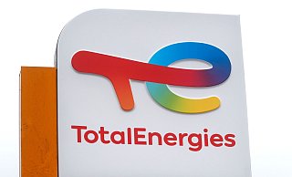 Der Energiekonzern Totalenergies hat nach Urteil eines Gerichts irreführend über die eigene Klimastrategie informiert (Archivbild). - Michel Spingler/AP/dpa