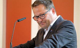 Bürgermeister Lars Bökenkröger kündigt an, an seiner Amtsführung auch nach einer erfolgreichen Wiederwahl nichts Wesentliches verändern zu wollen. Im Zentrum für ihn ständen die Sorgen und Nöte der Bad Oeynhausener. - Thorsten Gödecker Bürgermeister Lars Bökenkröger kündigt an, an seiner Amtsführung auch nach einer erfolgreichen Wiederwahl nichts Wesentliches verändern zu wollen. Im Zentrum für ihn ständen die Sorgen und Nöte der Bad Oeynhausener. - Thorsten Gödecker