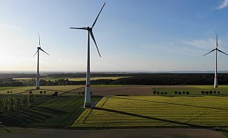 Die Windkraft ist in Borchen an vielene Stellen sichtbar, so wie hier bei Etteln. - Jens Reddeker