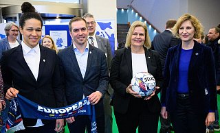 In 100 Tagen beginnt die Fußball-Europameisterschaft in Deutschland. - Bernd von Jutrczenka/dpa