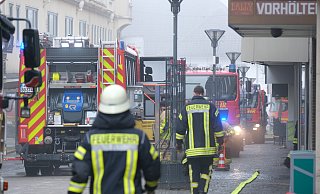 Eine Wohnung im Hohenzollernhof in Bad Oeynhausen hat am frühen Morgen gebrannt. - Ulf Hanke