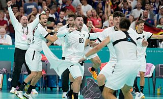 Deutschlands Handballern winkt eine Gesamtprämie von 475.000 Euro. - Aaron Favila/AP/dpa