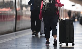 Verreisen ohne umzusteigen: Bahn, Bus und Flugzeug bieten viele Möglichkeiten, um aus Paderborn eine Reise anzutreten. (Symbolbild) - dpa