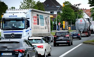 Sechs geplante Ortsumgehungen in OWL können nun weiter verfolgt werden, doch bei vielen dürfte die Fertigstellung noch Jahre dauern. Dazu gehört auch die Entlastung der B64, die durch Herzebrock-Clarholz führt. - Andreas Frücht