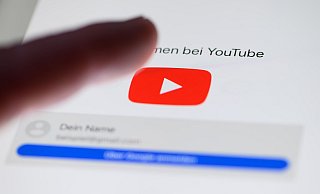 Autoren von Youtube-Videos bekommen Zugang zu neuen KI-Werkzeugen. (Illustration) - Robert Michael/dpa