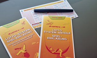 Beim klassischen LOTTO 6aus49 werden sechs Zahlen angekreuzt. Beim Teil-System hingegen können zwischen neun und 26 Zahlen ausgewählt werden. Das LOTTO Teil-System ist kein Garant für den Hauptgewinn, doch es bietet eine flexible und kosteneffiziente Möglichkeit, das Spiel individuell zu gestalten und die Gewinnchancen gezielt zu nutzen.  - Bodo Kemper