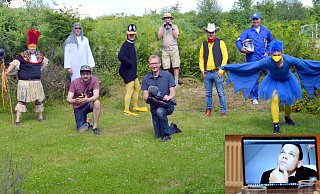 Coole Cowboys, schräge Vögel und andere witzige Typen vor der Kamera: Die Karnevalisten aus Steinheim präsentieren ihr Bühnenthema als Live-Stream. - StKG