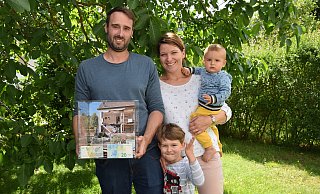Daniel und Ronja Schäfer fanden mit den Kindern Ben und Jonas 30 Kilometer vom Ahrtal entfernt eine neue Wohnung. - Jörg Diester