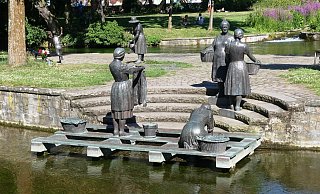 Markanter Punkt: Das Waschfrauen-Denkmal im Paderquellgebiet, wo die FDP die Präsenz von Ordnungskräften erhöhen möchte. - Verkehrsverein Paderborn/Karl Heinz Schäfer